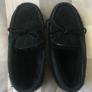 Women’s BearPaw fuzzy slippers/moccasins